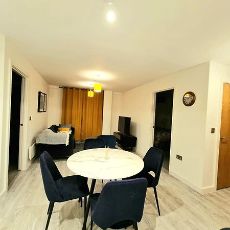 Exquisite Cosy 2-Bed Apartment In Salford Manchester Exterior foto