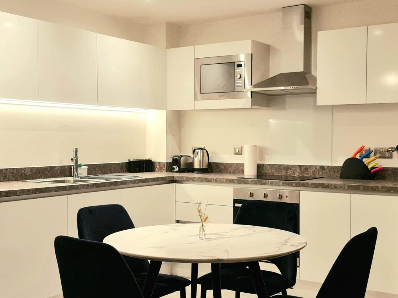 Exquisite Cosy 2-Bed Apartment In Salford Manchester Exterior foto