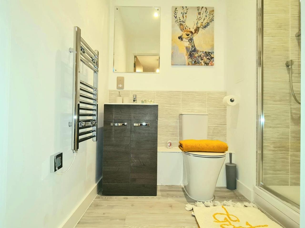 Exquisite Cosy 2-Bed Apartment In Salford Manchester Exterior foto